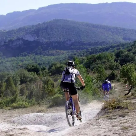 Au Pied De La Cite شقة