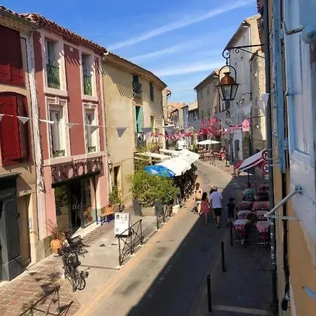 Au Pied De La Cite * قرقشونه