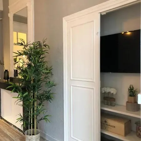 Au Pied De La Cite Apartment *